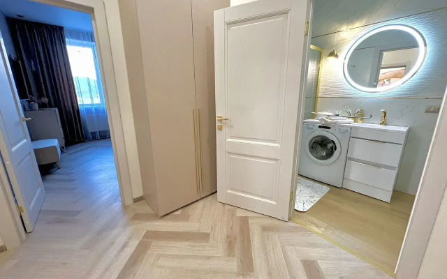 Zhemchuzhina C Pryamym Vidom Na Mope Flat