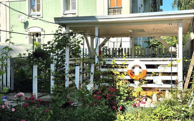 Svoi Lyudi Guest House