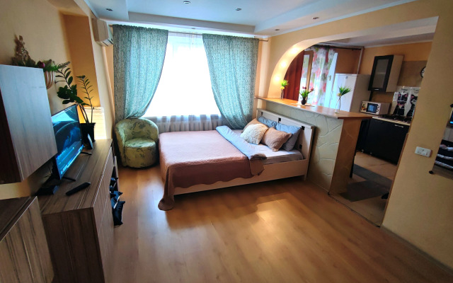 S Dzhakuzi V Tsentre Kalugi Flat