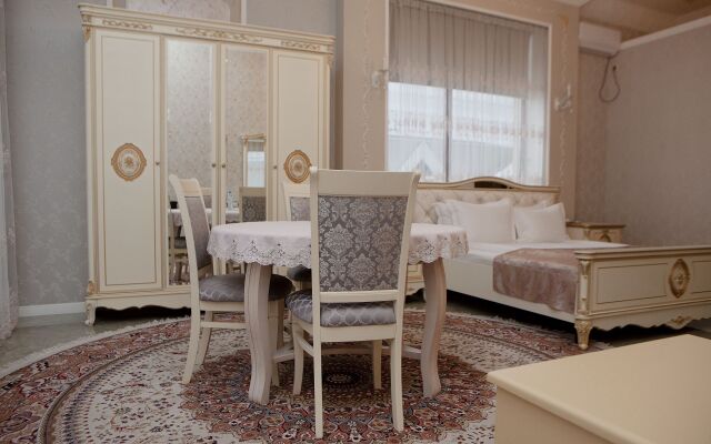 GUSTO Hotel