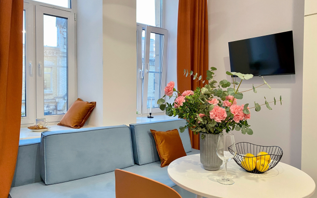 Uyutnaya Studiya Na Dvoikh Flat