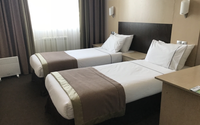 12 Futov Hotel
