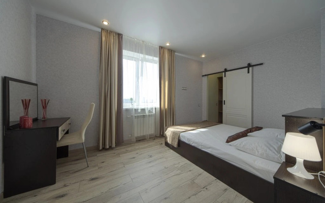 Квартира от компании Хоум Отель на Ново- Садовой  215Б