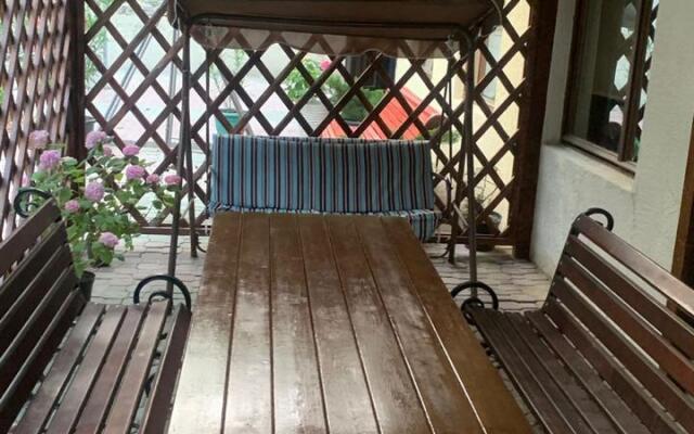 Gostevoy Dom Biryuzovy Guest House