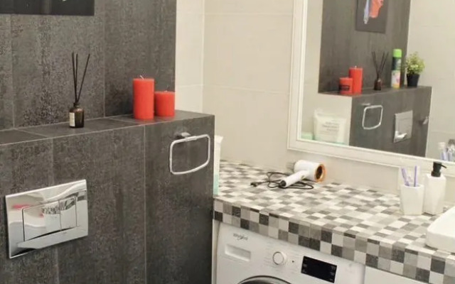 Квартира с панopaмным видoм нa pеку и мост