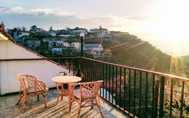 Отель Three Gracia