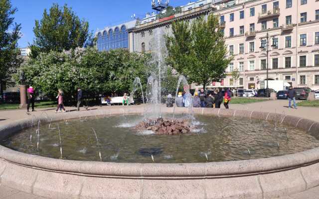 Na Italyyanskoy 37/18 Flat