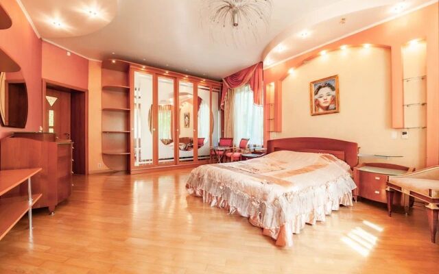Ulitsa Krenkelya 6-8s3 Private House