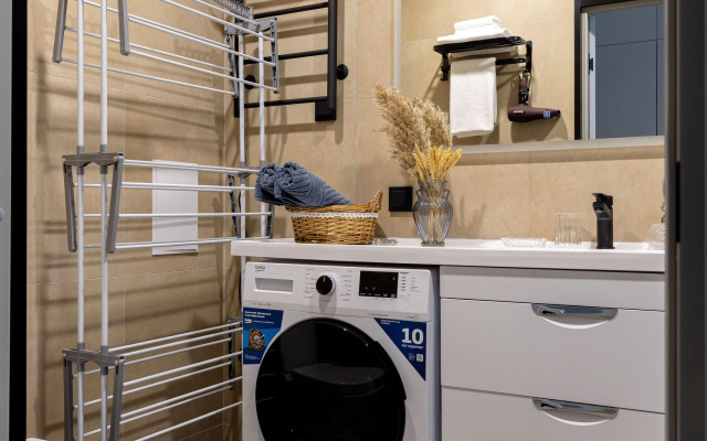U Metro Ladozhskaya Apartment