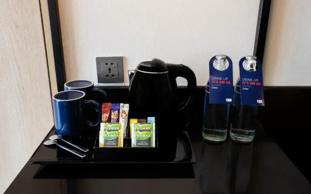 Holiday Inn Express and Suites Bangkok Central Pier by IHG