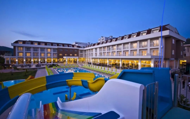 White Lilyum Hotel