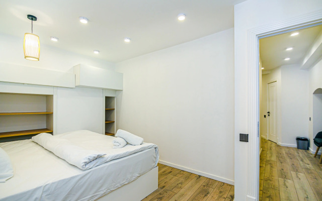 Imparator in Nizami Street Apartment