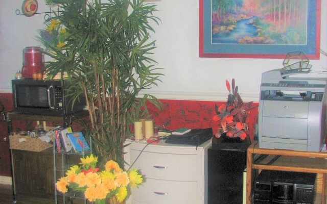 Bob Cinciruk Mini-Hotel