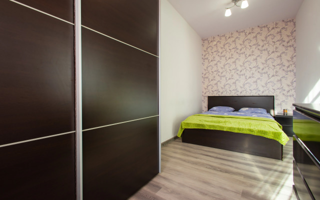 2-K v Novostroyke, Ulitsa In Yerevantsu, Hh399 Flat