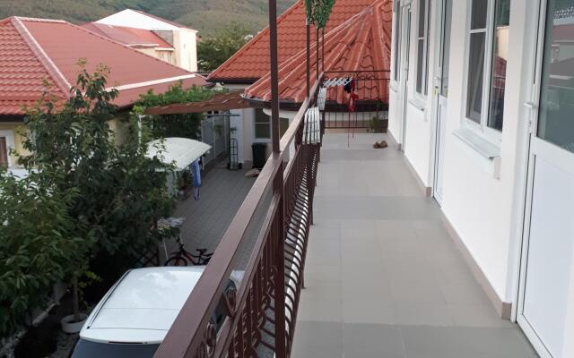 The southern courtyard on Partizanskaya Gostevoy Dom