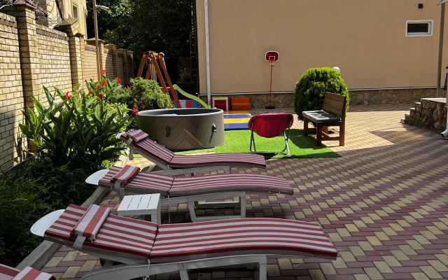 Sezonnyy Otelj Maks Hotel