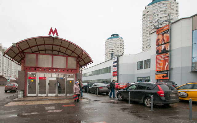 Uyutnaya studiya v dvukh shagakh ot metro Apartments