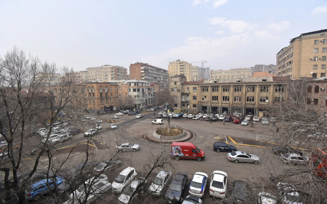 Ploschad Andreya Sakharova Flat