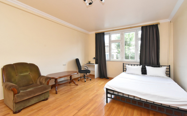 V Bolshom Tsentre Yerevana Apartment