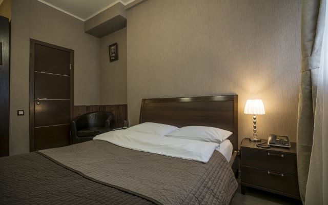 Persona Mini-Hotel