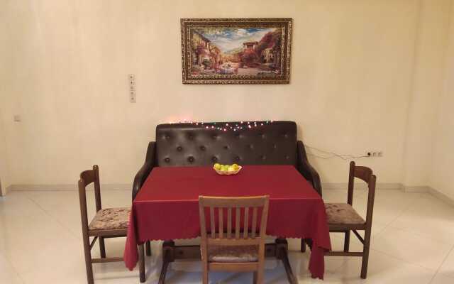 Raj Guest House
