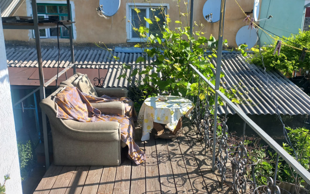 100 M. Ot Khanskogo Dvortsa Flat