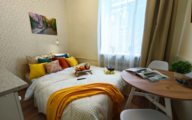 Divan I Chemodan Na Frunze 14-1 Flat