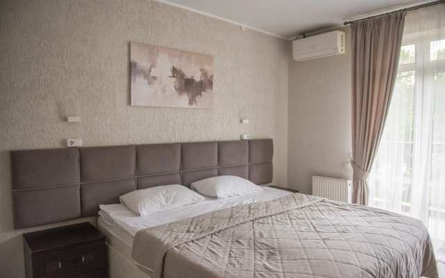 Отель Каштан