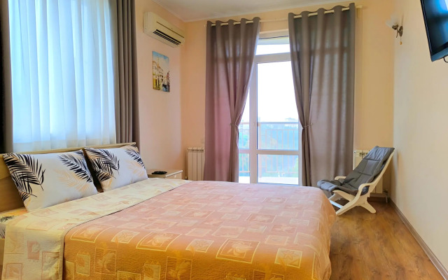 Trekhkomnatnaya na Beregu Morya Flat