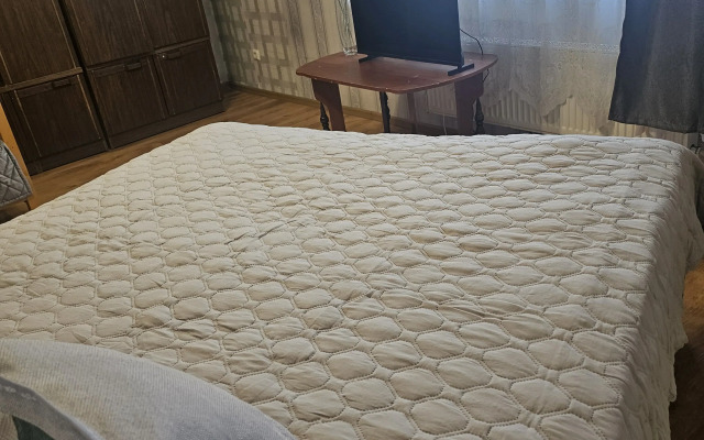 Prostornaya Dvukhkomnatnaya Na 10 Etazhe Flat