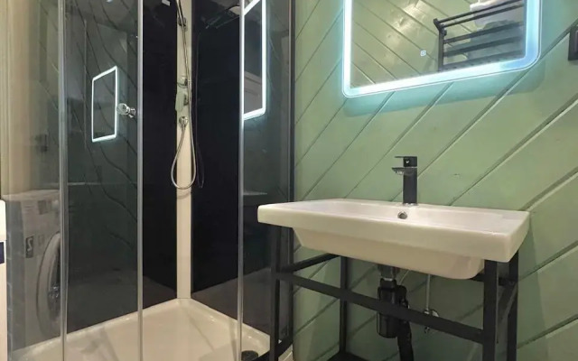 S Novym Dizaynerskim Remontom I Mebelyyu Private house