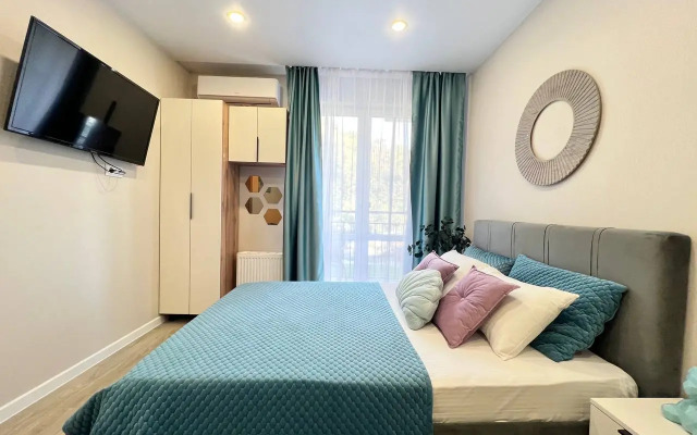 Tryokhmestnye S Balkonom Apartments