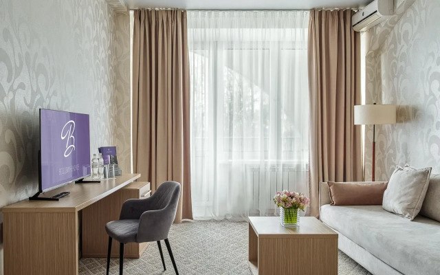 Vozdvizhenskoe Park Hotel