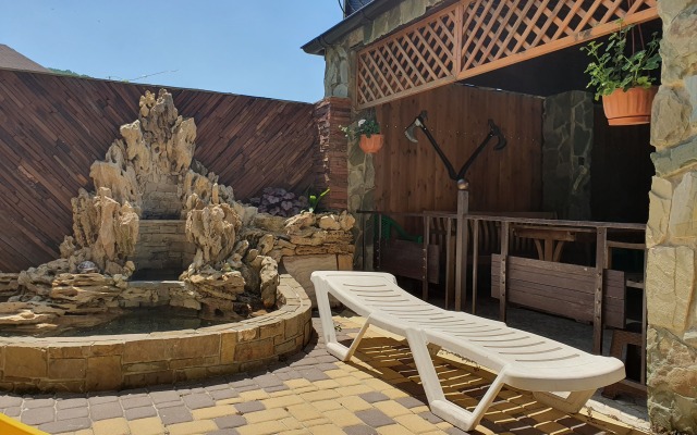 Zamok Na Zemlyanichnoj Guest House