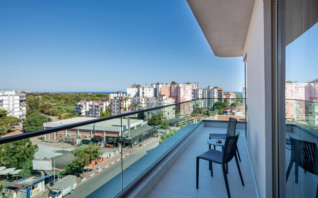 Awen Hotel Lara