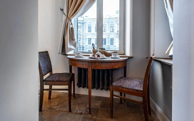 Квартира Старинная с видом на Невский