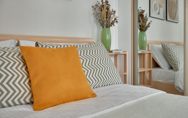 In the center of the Riviera Park Apartments