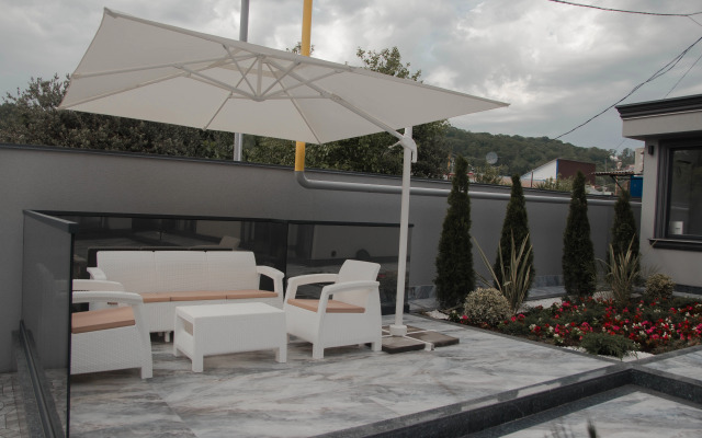 Vzlyot Guest House