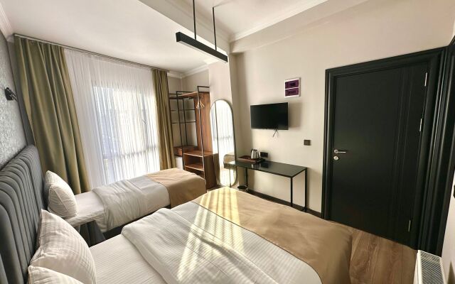 Lenora Airport Hotel