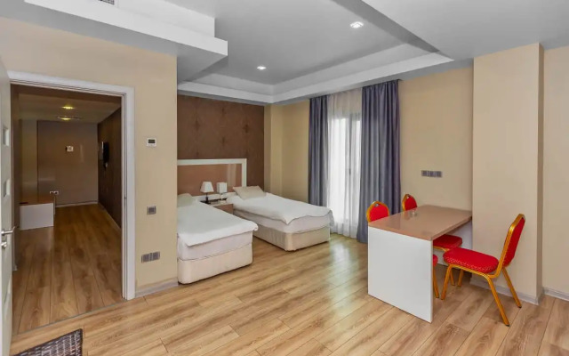 Отель Diplomat Suites