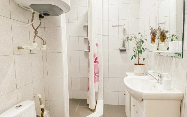 Апартаменты Счастье жить в центре Севастополя с балкончиком