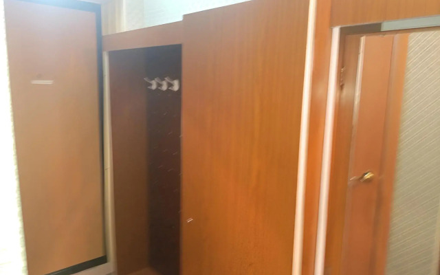 Oktyabryskaya 21A Flat