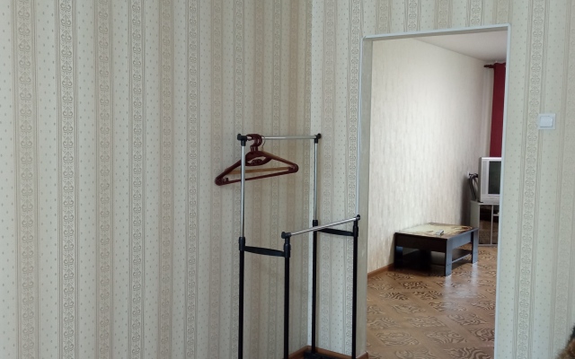 2-H Komn. Molodogvardejtsev 26 Flat