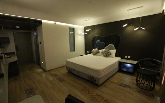 Humming Bird Hotel & Banquet Hotel