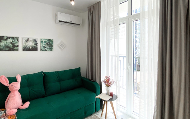 Апартаменты студия 30 кв.м. с двуспальным диваном и балконом 6 этаж