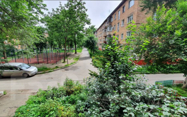 S yarkim dizaynerskim remontom Apartments