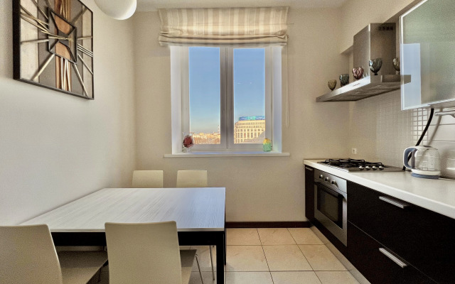 4-room Vip on 30 Independence Avenue Center Apartments