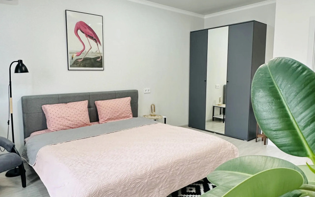 Stilnaya Rozovy Flamingo 1 etazh Flat