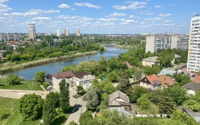 Apartamenty Biryuza Apart Energy s Paryashchej Krovat'yu