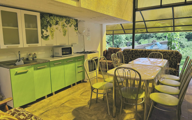 Uyut Guest House